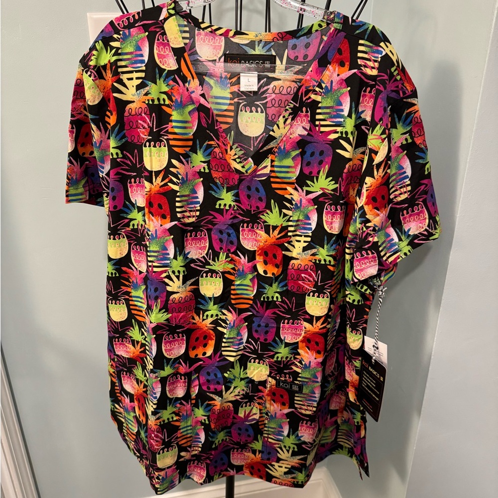 NEW Koi Basics Leslie Tiki Pineapple Large L scrub top green red women ladies
